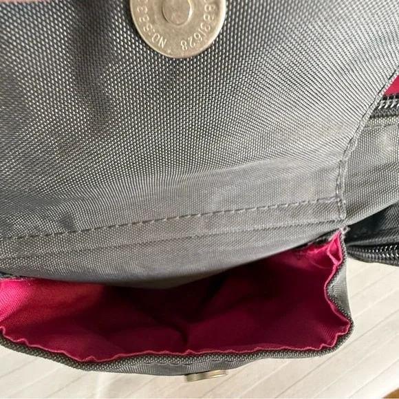 Baggallini ‘Everywhere’ Bag Charcoal Gray Bright Pink Lining Adjustable Strap - Picture 13 of 16
